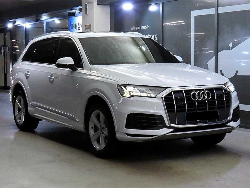 Audi Q7 — photo 01
