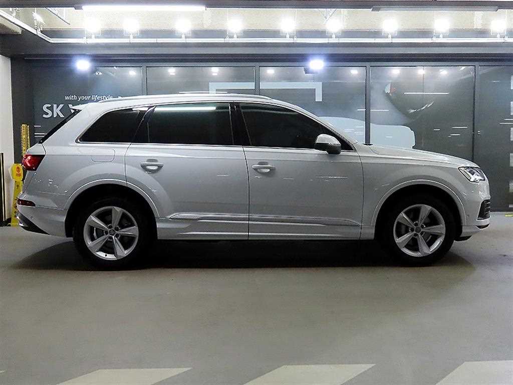 Audi Q7 — photo 03