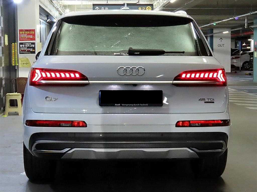 Audi Q7 — photo 05