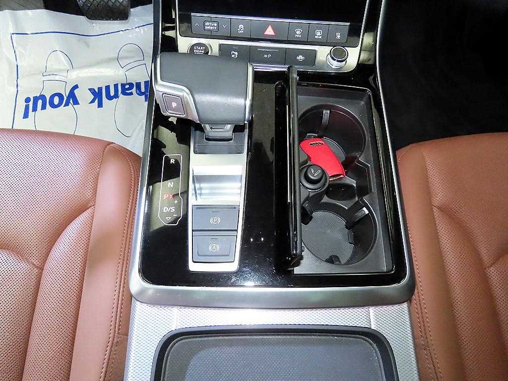 Audi Q7 — photo 12