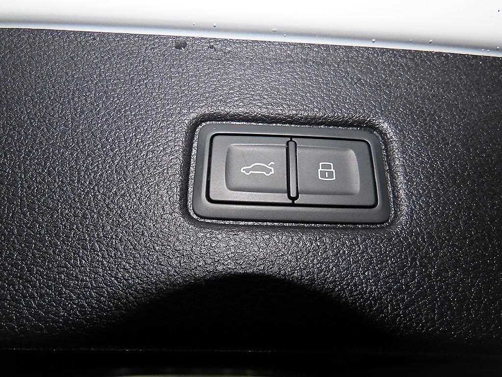 Audi Q7 — photo 14
