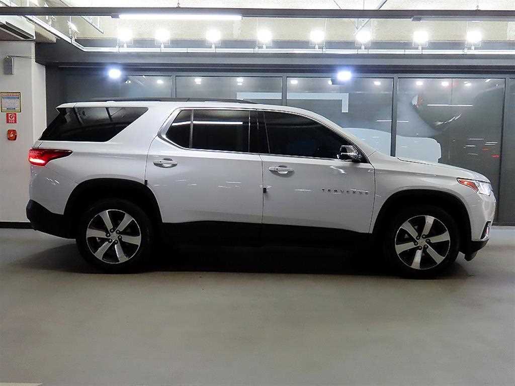 CHEVROLET Traverse — photo 03