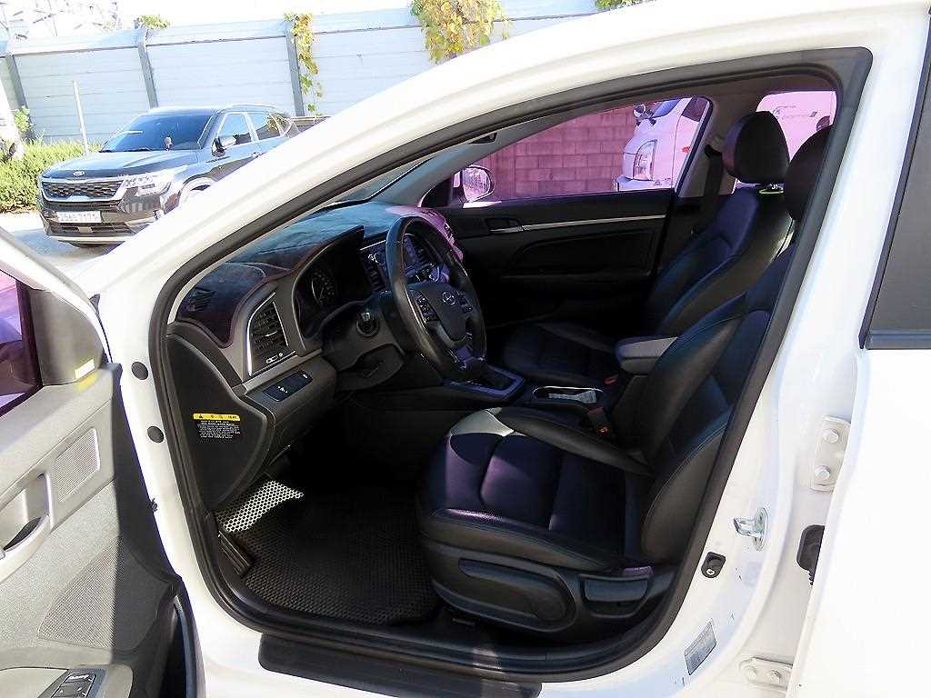 Hyundai Avante — photo 05