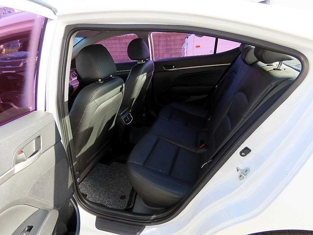 Hyundai Avante — photo 06