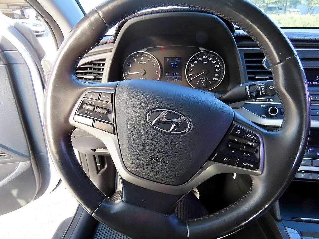 Hyundai Avante — photo 08