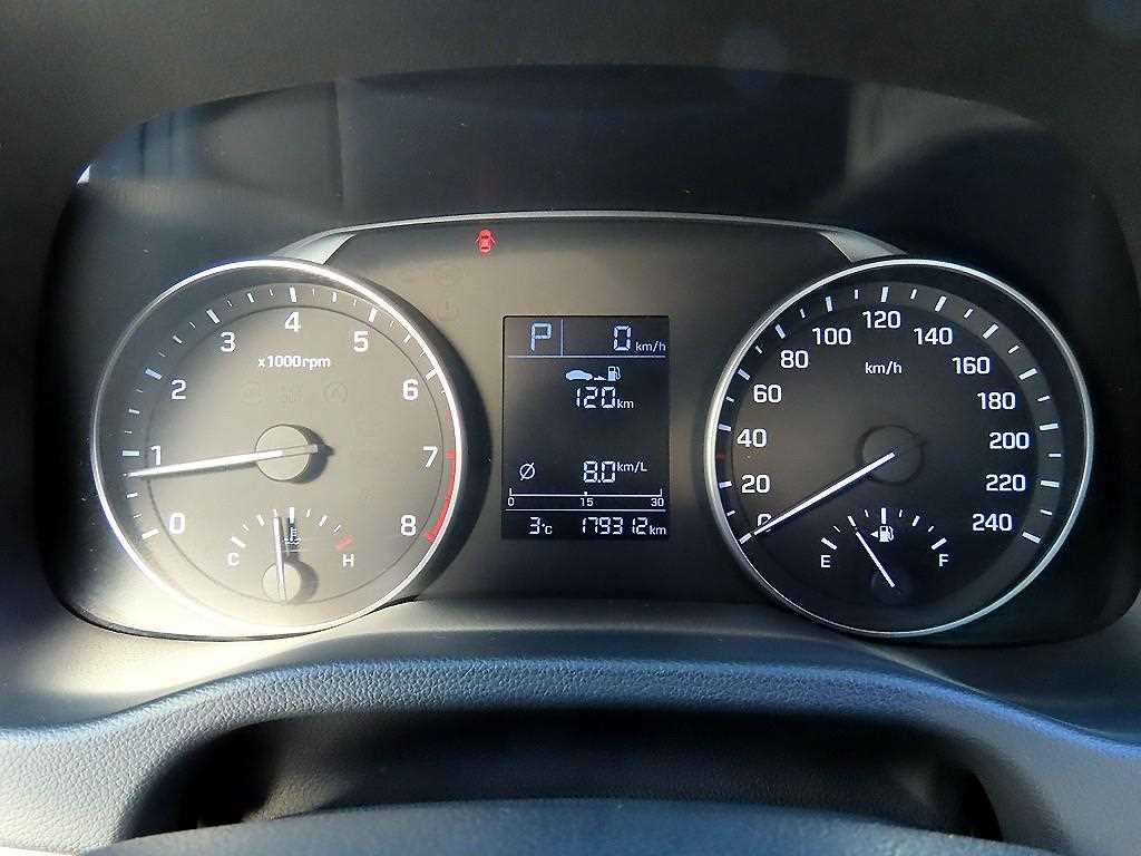 Hyundai Avante — photo 09