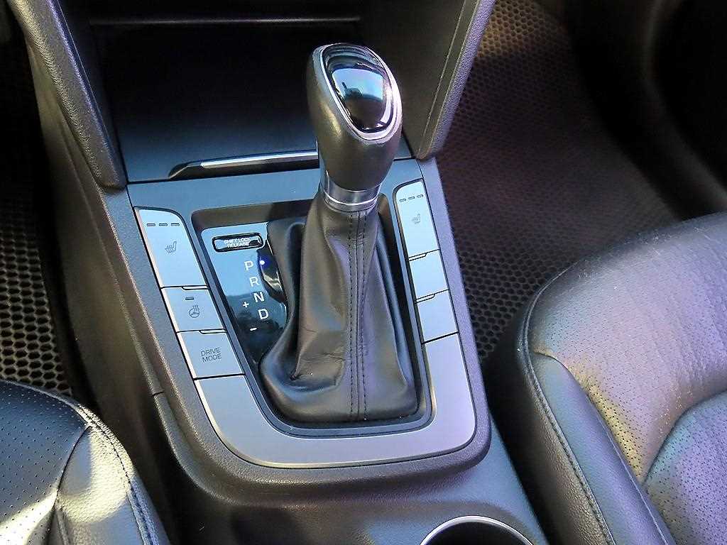 Hyundai Avante — photo 10