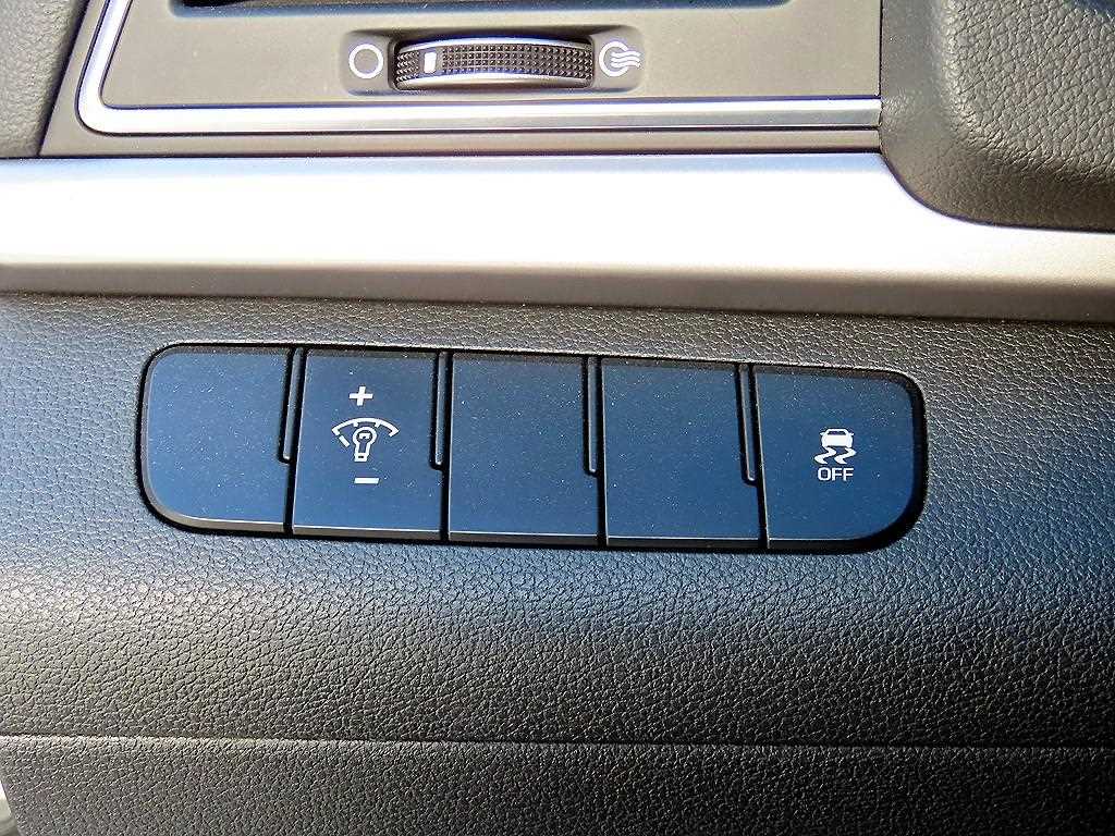 Hyundai Avante — photo 12