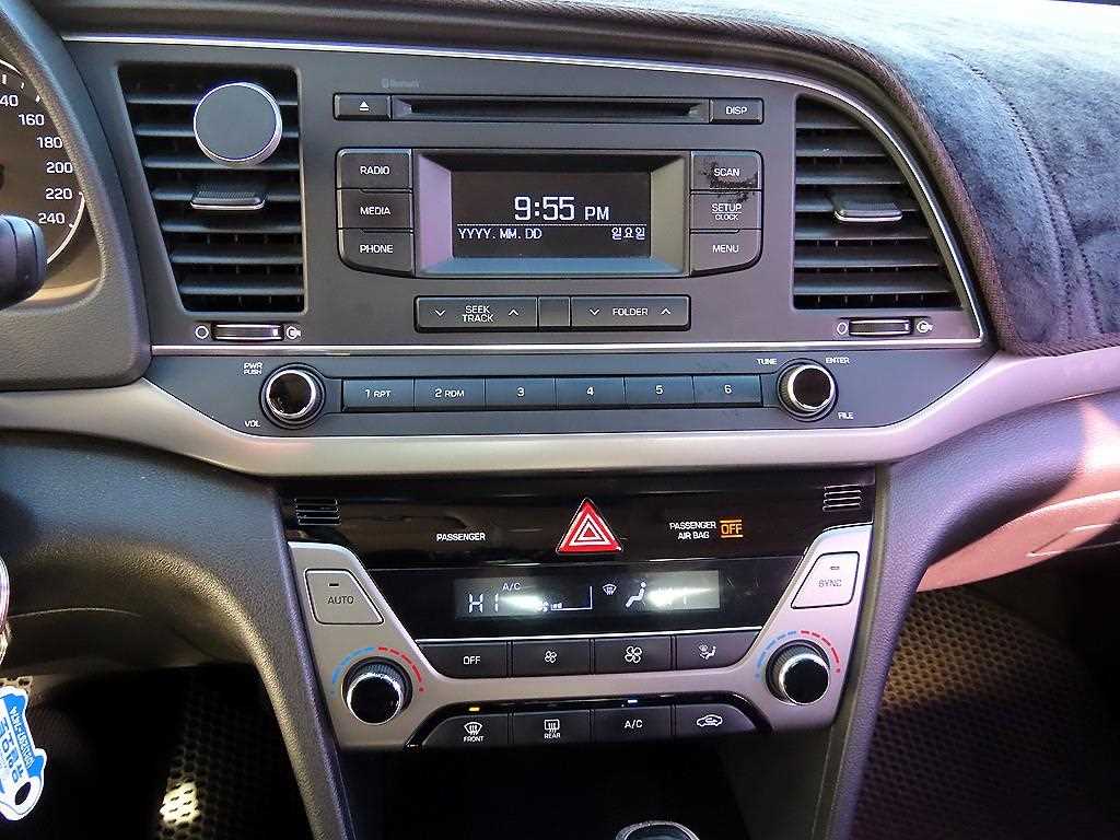 Hyundai Avante — photo 13