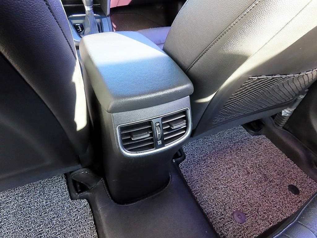 Hyundai Avante — photo 16