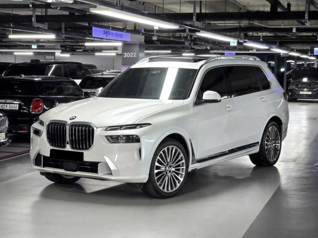 BMW X7 — photo 01