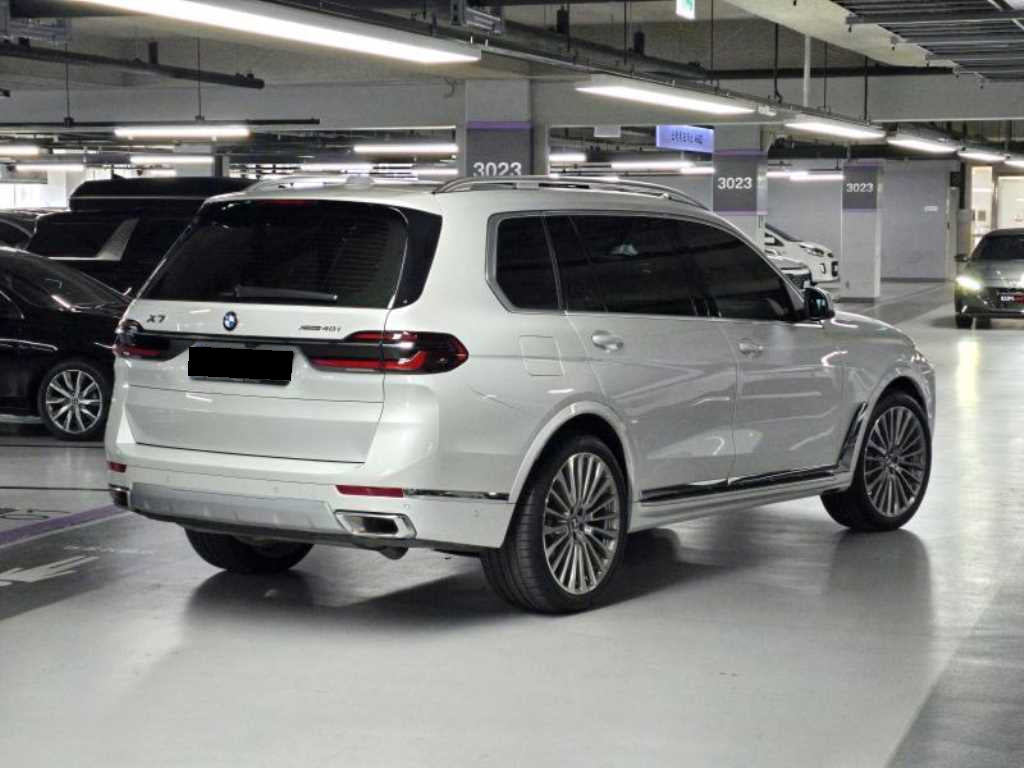 BMW X7 — photo 03