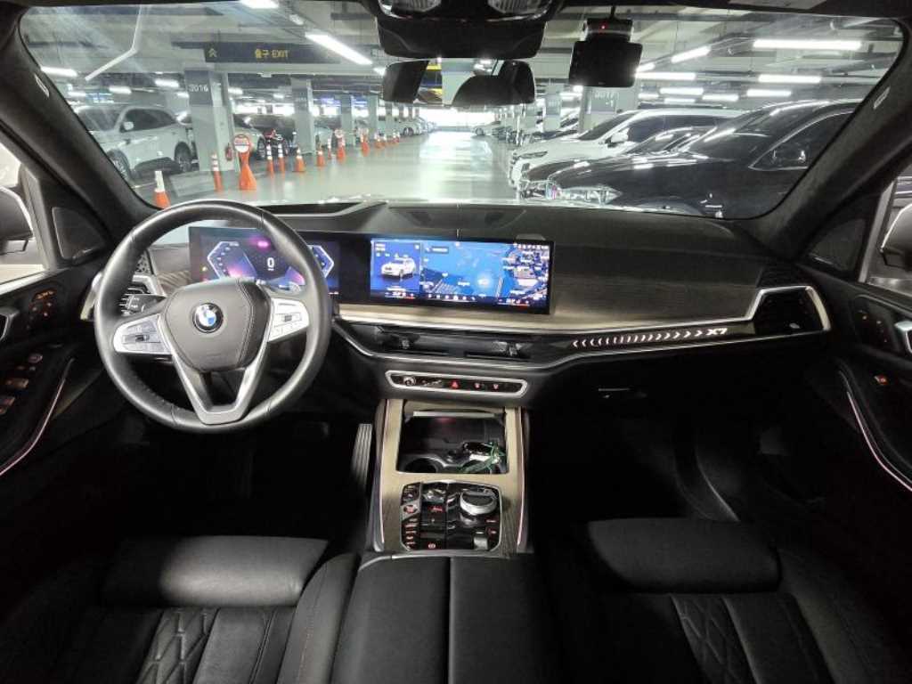 BMW X7 — photo 08