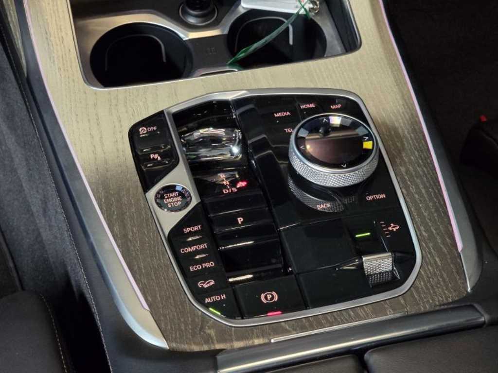 BMW X7 — photo 10