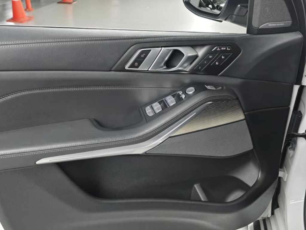 BMW X7 — photo 16