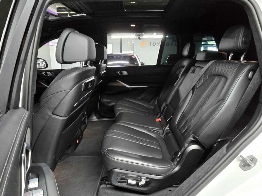 BMW X7 — photo 17