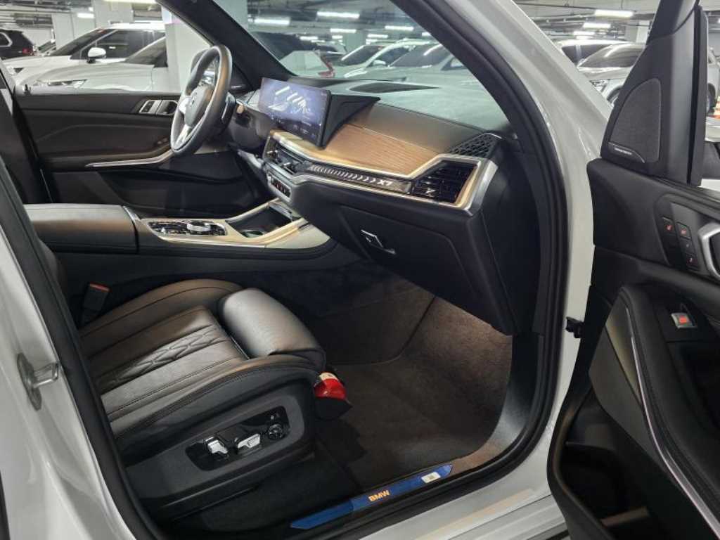 BMW X7 — photo 18