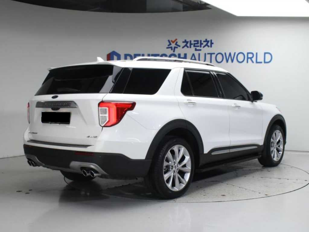 Ford Explorer — photo 02