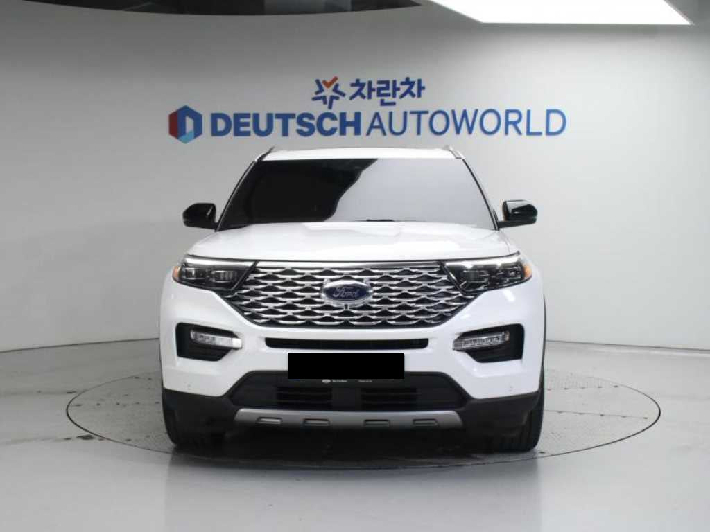 Ford Explorer — photo 03