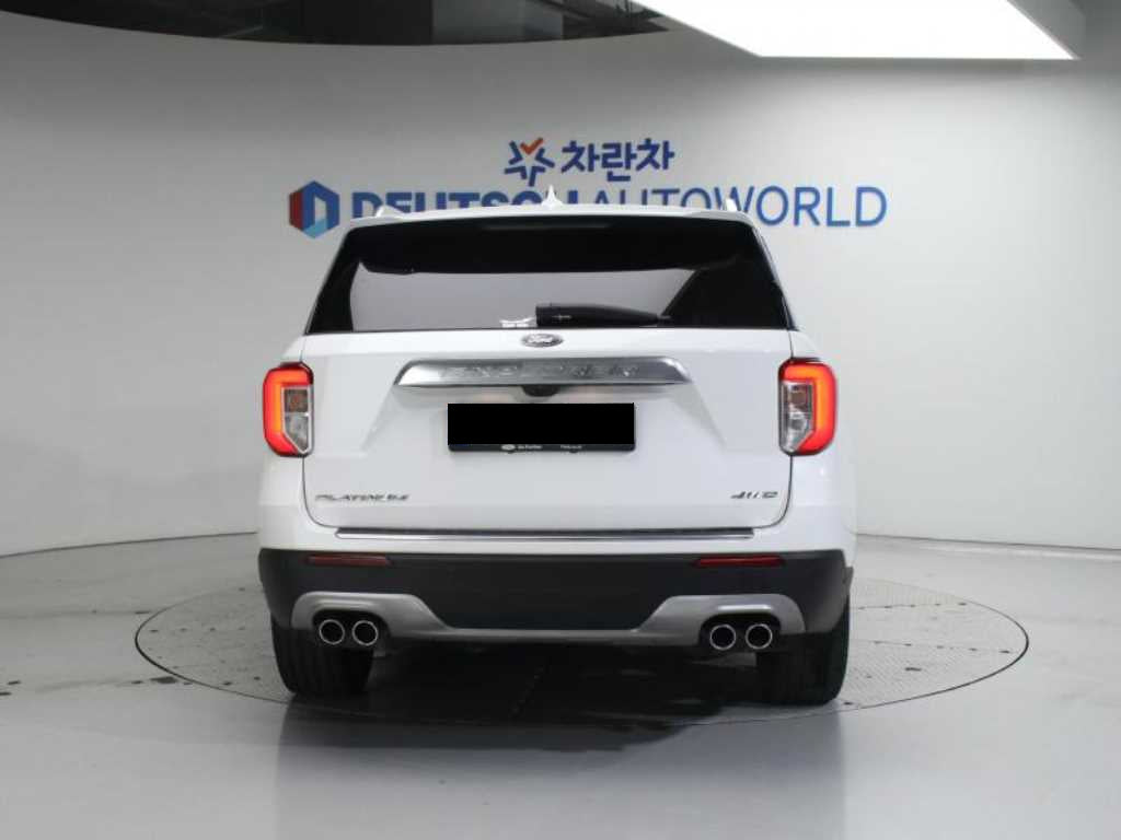 Ford Explorer — photo 04