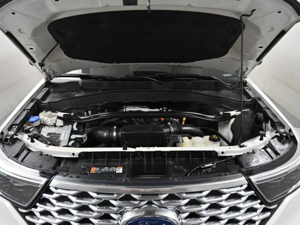 Ford Explorer — photo 06