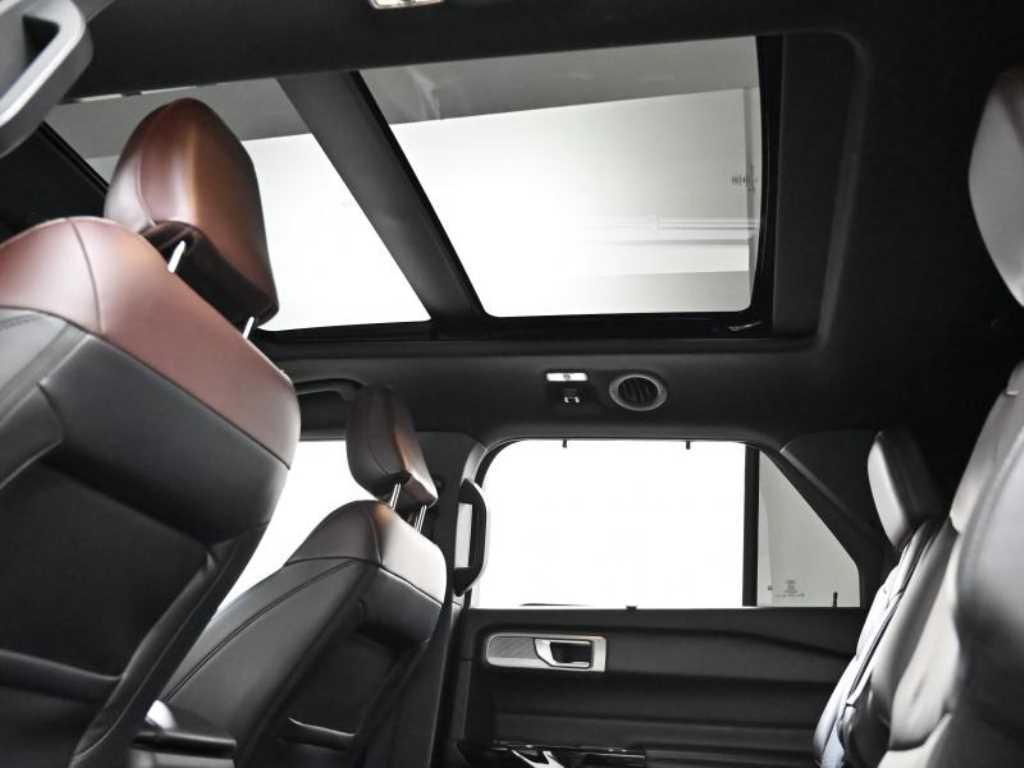 Ford Explorer — photo 19