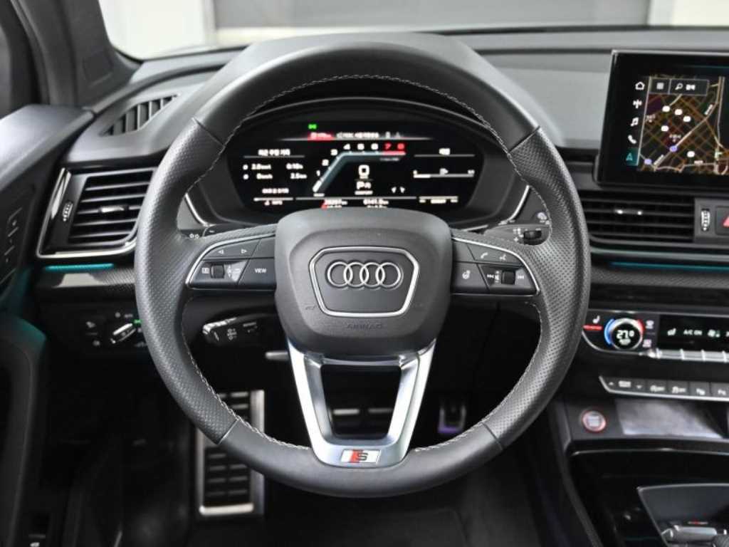 Audi SQ5 — photo 13