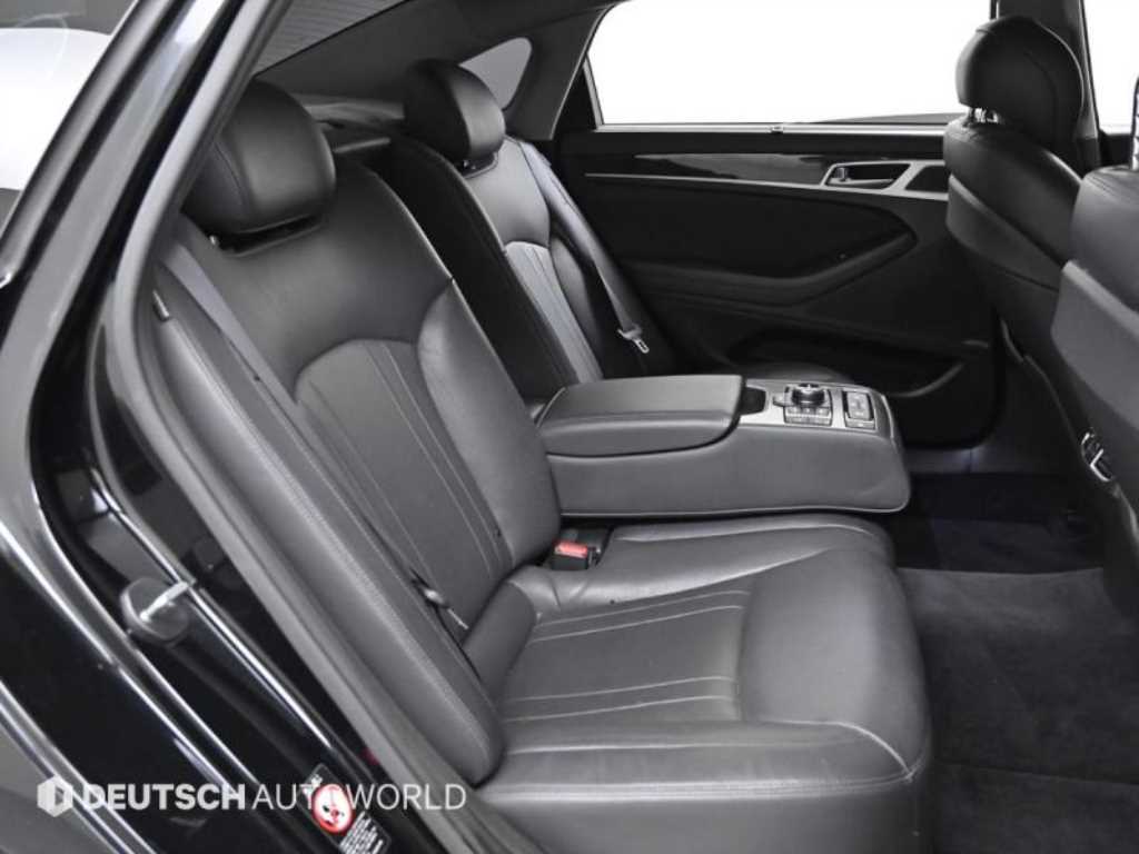 Hyundai Genesis — photo 12