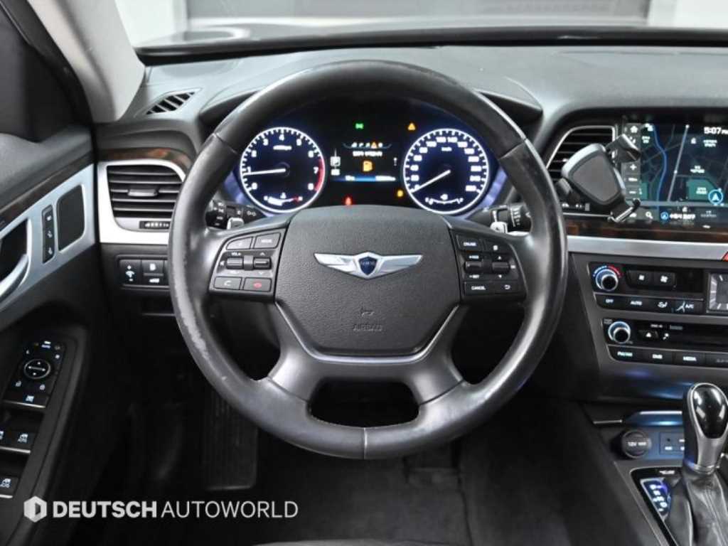 Hyundai Genesis — photo 13