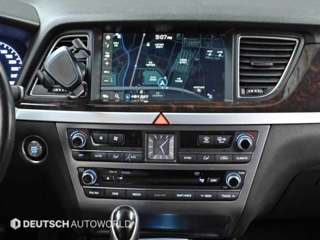 Hyundai Genesis — photo 14