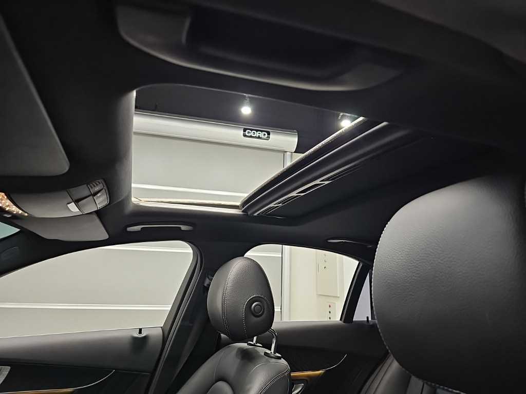 Mercedes-Benz C-Class — photo 13