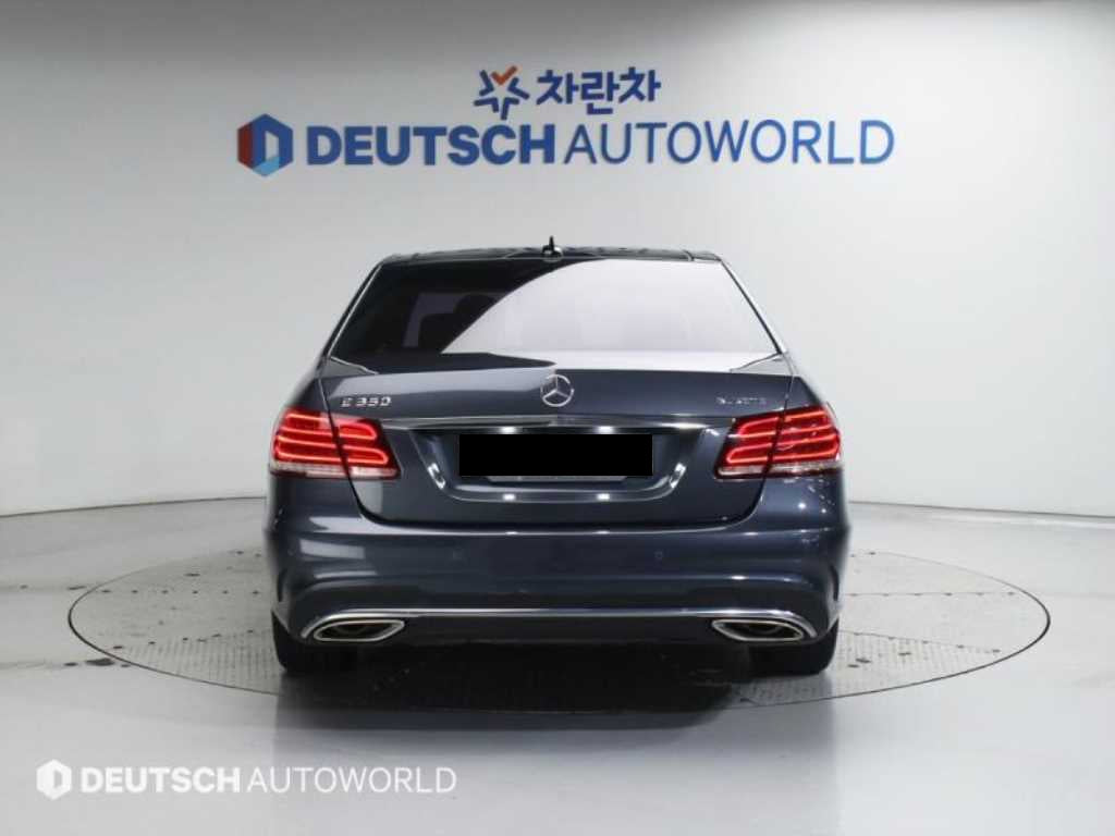 Mercedes-Benz E-Class — photo 04