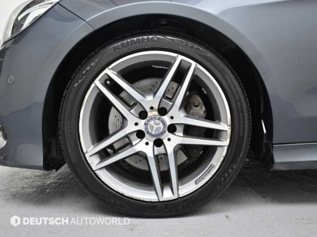 Mercedes-Benz E-Class — photo 05