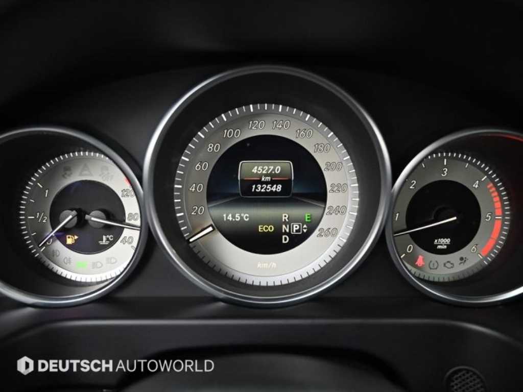 Mercedes-Benz E-Class — photo 08