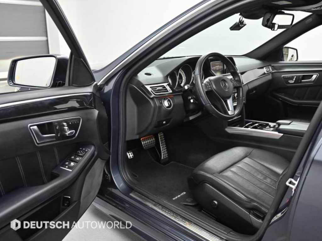 Mercedes-Benz E-Class — photo 11