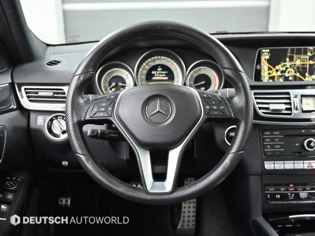 Mercedes-Benz E-Class — photo 13