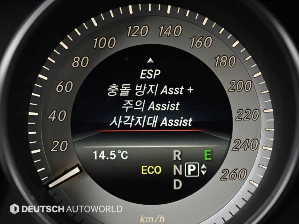 Mercedes-Benz E-Class — photo 17