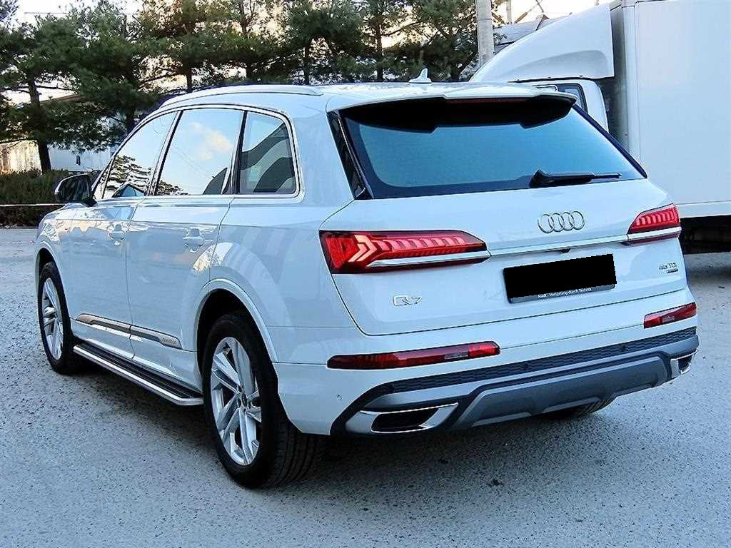 Audi Q7 — photo 03