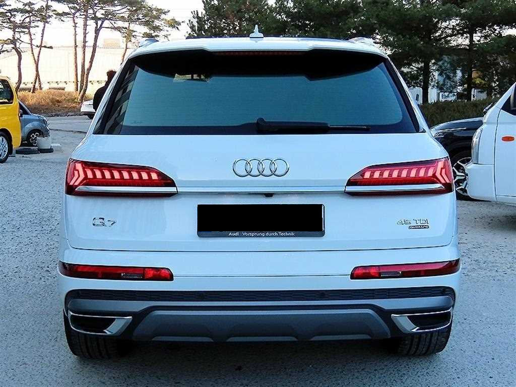 Audi Q7 — photo 04