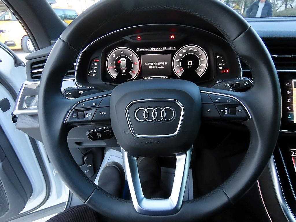 Audi Q7 — photo 08
