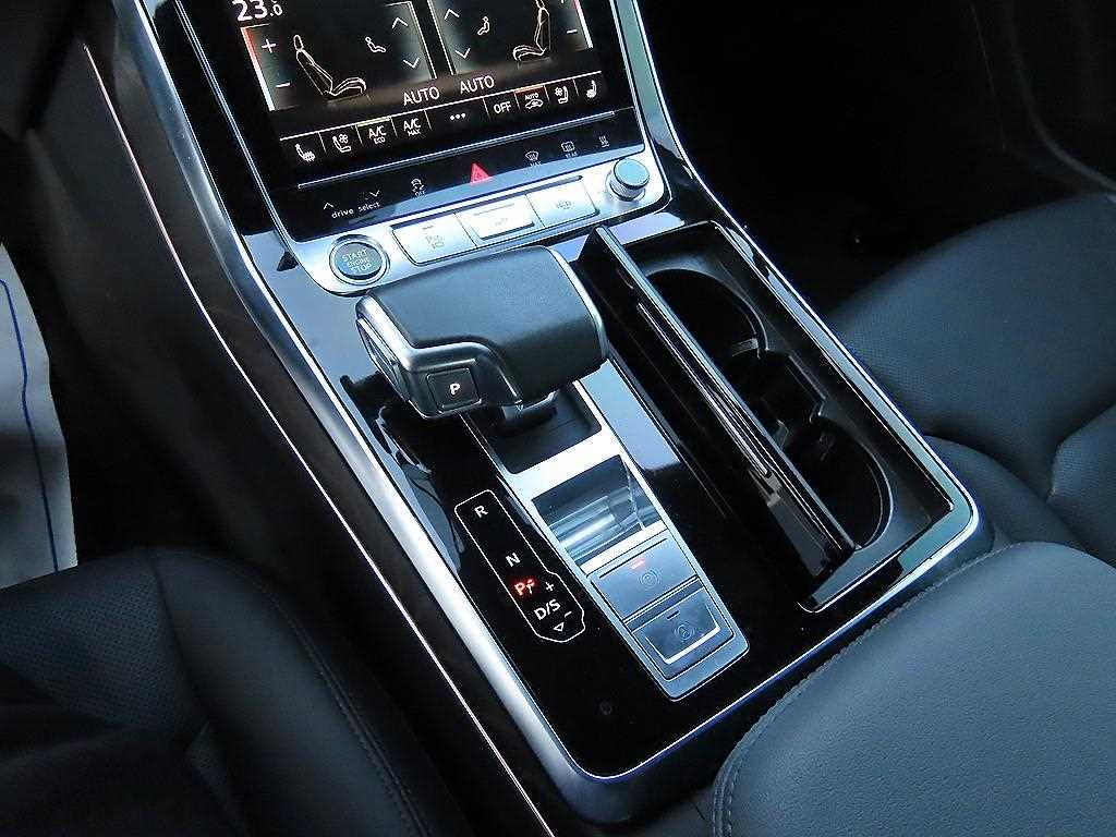 Audi Q7 — photo 11