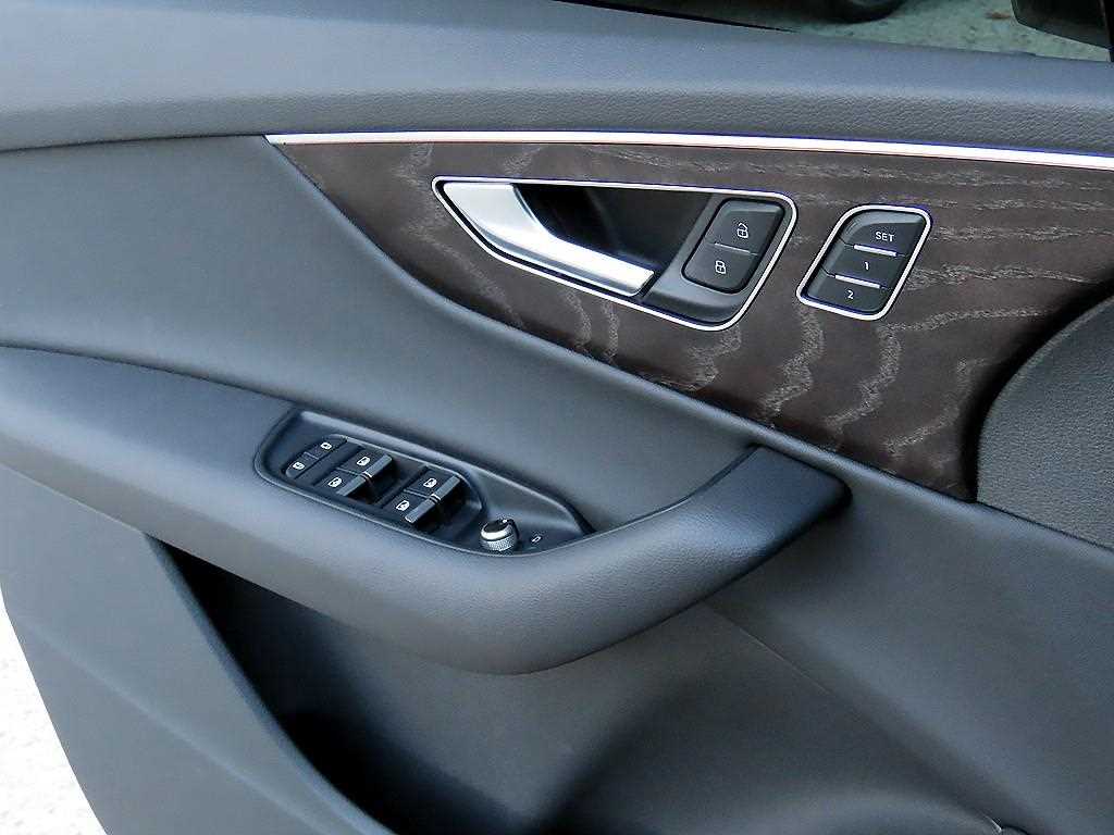 Audi Q7 — photo 12