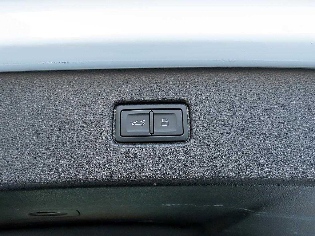 Audi Q7 — photo 15