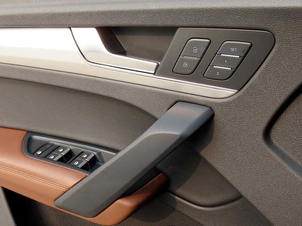 Audi Q5 — photo 11