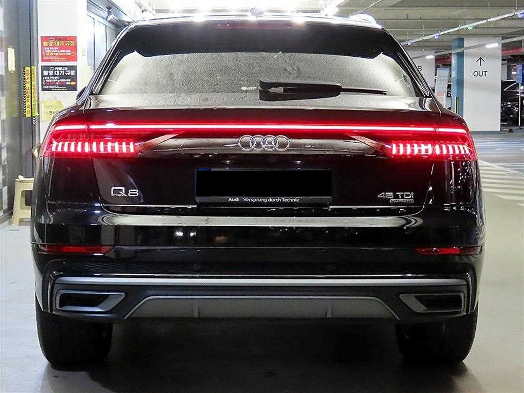 Audi Q8 — photo 05
