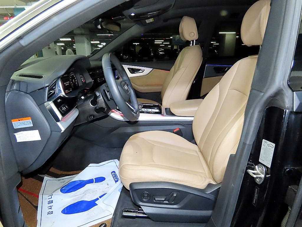 Audi Q8 — photo 06