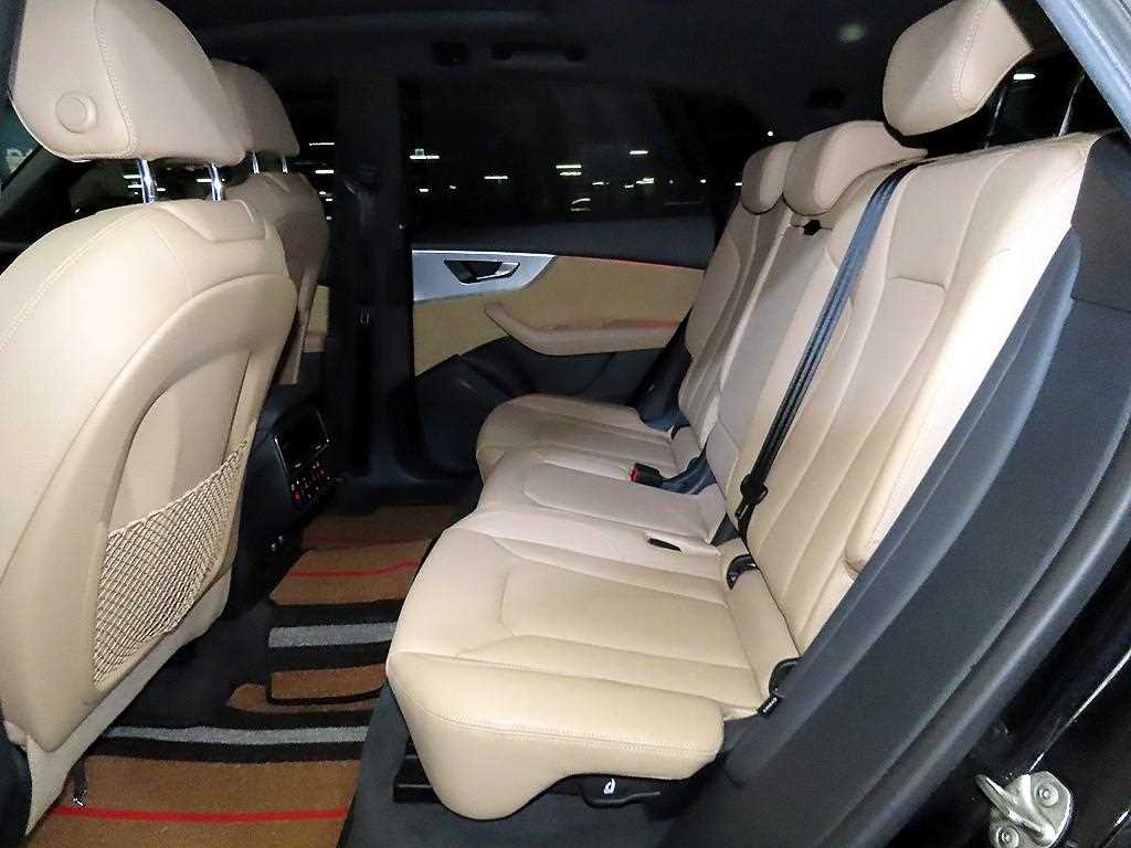 Audi Q8 — photo 07