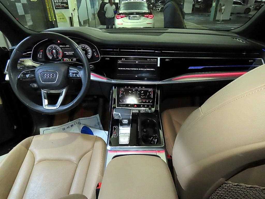 Audi Q8 — photo 10