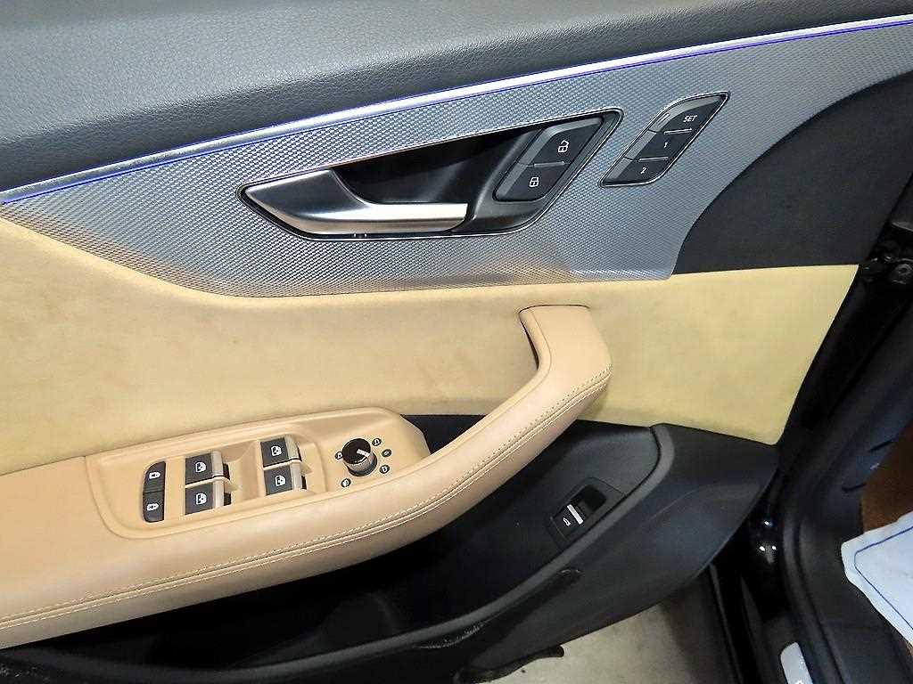 Audi Q8 — photo 13