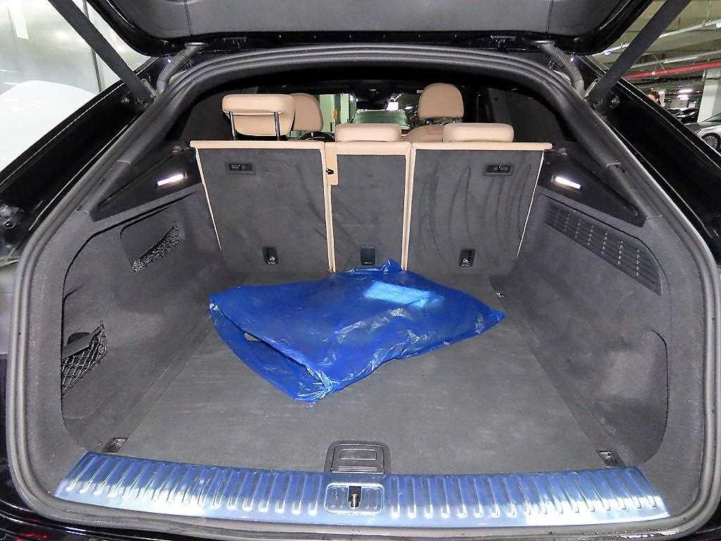 Audi Q8 — photo 16